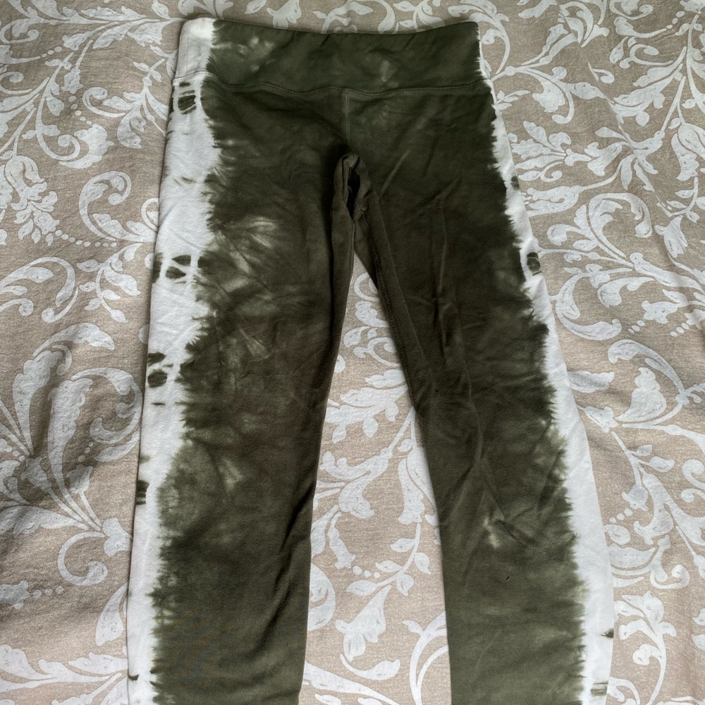 Forever 21 tie dye capris